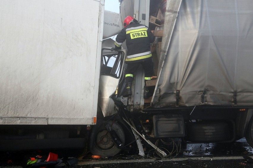 Karambol na autostradzie A1 pod Piotrkowem