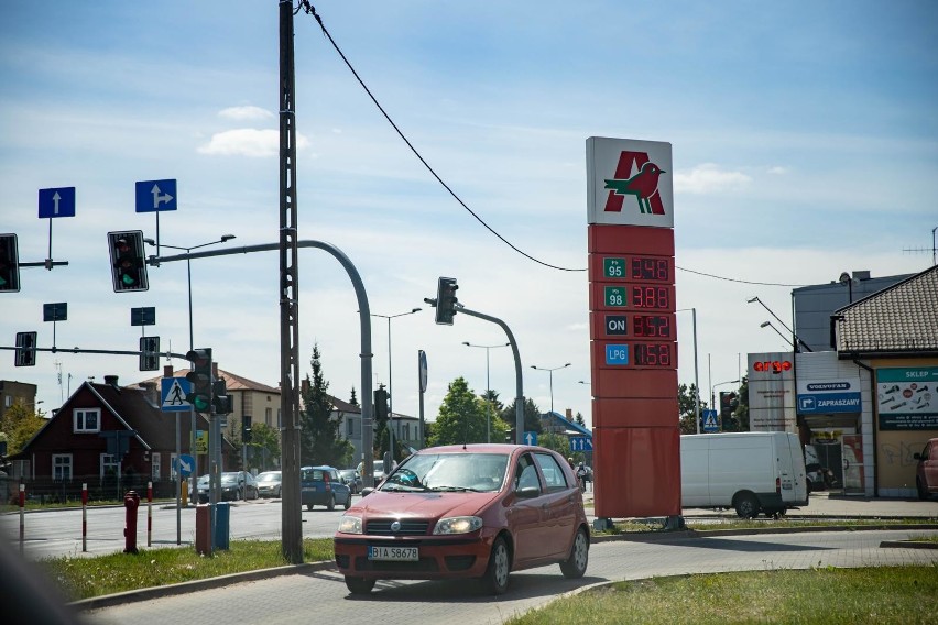 Najwięcej kierowców jeździ ostatnio po benzynę do stacji...