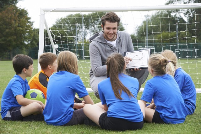 Na laureata czeka voucher na dwudniowe szkolenie z zakresu metodologii treningu piłkarskiego Coerver Coaching