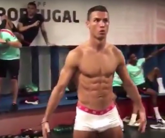 Cristiano Ronaldo podczas Manekin Challenge