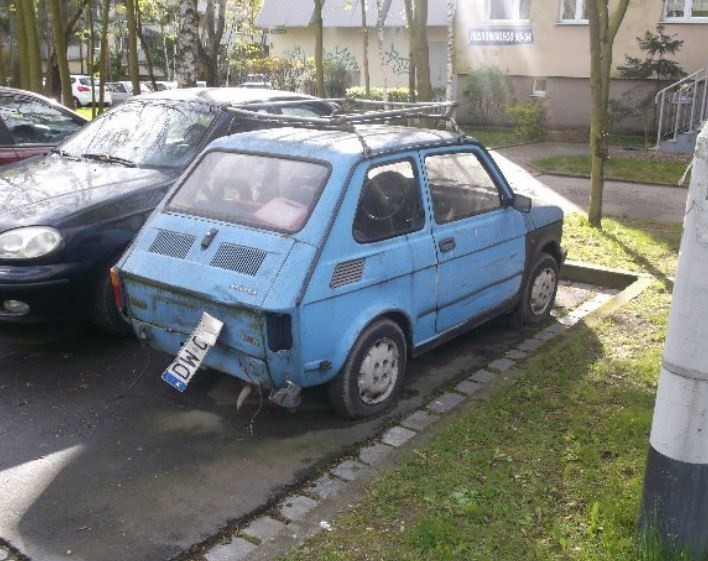 Mały fiat z ul. Idzikowskiego