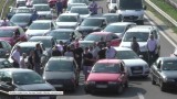 Zablokowane ulice. Protest przeciwko rosnącym cenom paliw (video)