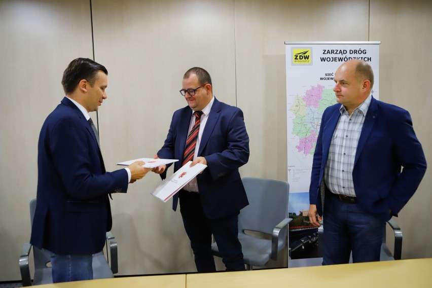 W Urzędzie Marszałkowskim w Toruniu została podpisana umowa...
