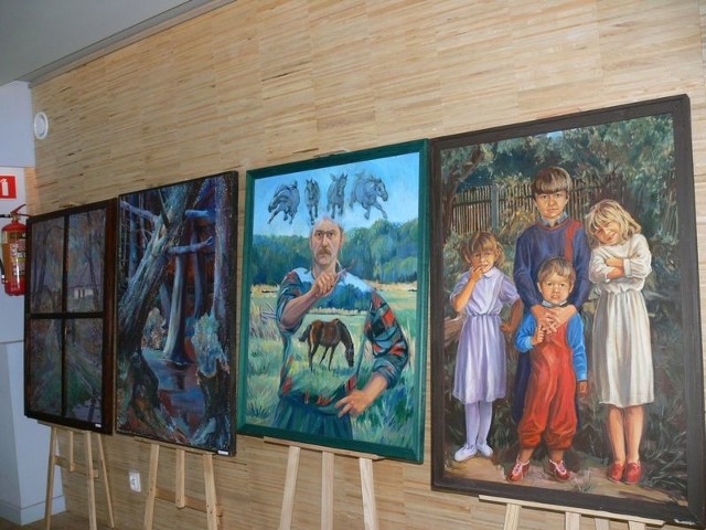 Na wystawie prezentowane są prace malarskie z różnych okresów twórczości artysty.