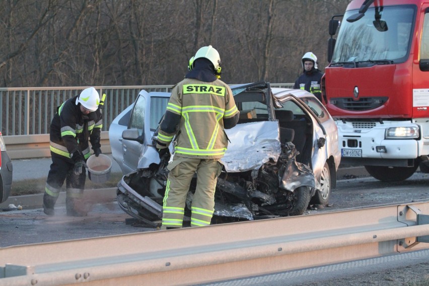 Poważny wypadek na Wschodniej Obwodnicy Wrocławia. Lądował...