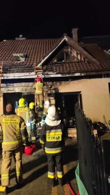 Nocny pożar koło Malborka. W Cisach spłonął garaż w domu jednorodzinnym, zagrożona była część mieszkalna