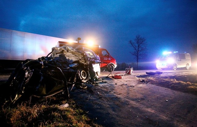 Kierowca forda zginął na krajowej dwunastce