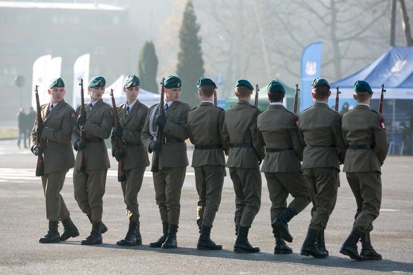 Kraków. Kolejni żołnierze Obrony Terytorialnej przysięgali wiernie służyć ojczyźnie [ZDJĘCIA]