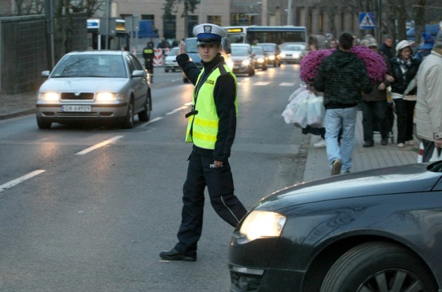 Wzmożonych kontroli możemy się spodziewać m.in. na drogach dojazdowych do cmentarzy