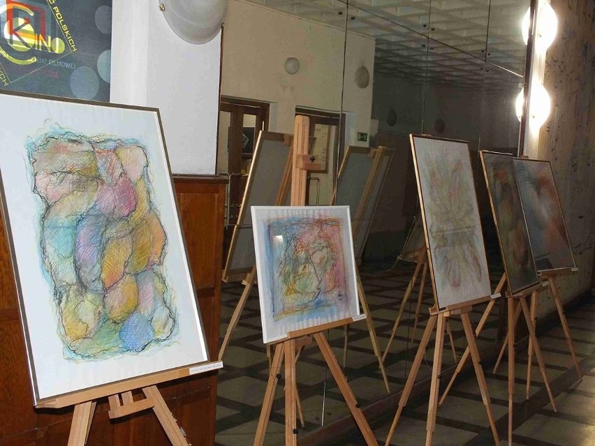 Jeden wernisaż, ale dwie wystawy Ewy Wiśniewskiej-Zduniak w Starachowickim Centrum Kultury