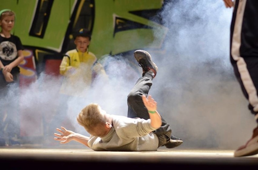 Teraz tak tańczy młodzież. Oto breakdance