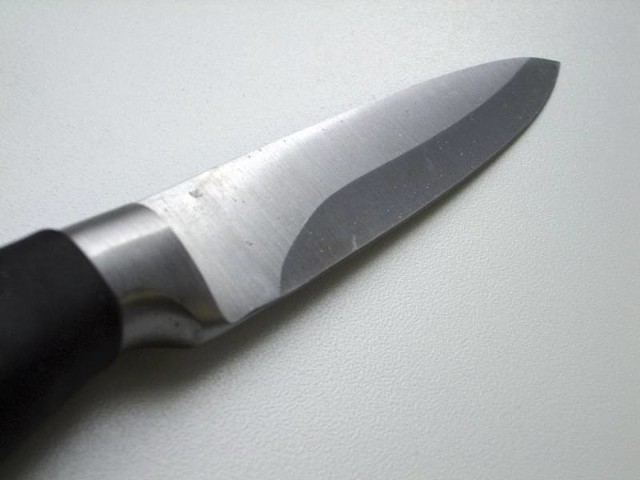 36-latek groził swojej matce nożem. Żądał pieniędzy na alkohol