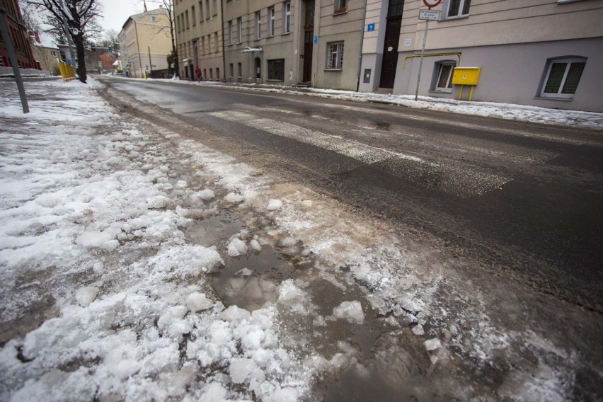 W nocy na całym Pomorzu spadł śnieg. Najwięcej na linii...