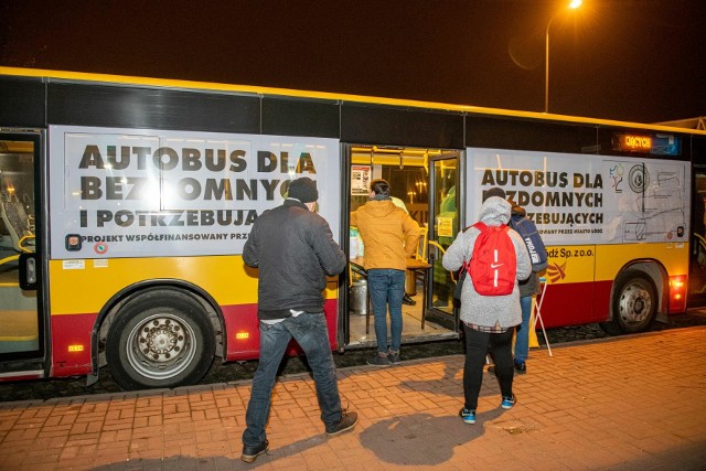 W styczniowe, mroźne dni z ciepłych posiłków w autobusie korzysta dziennie od 80 do 130 osób.