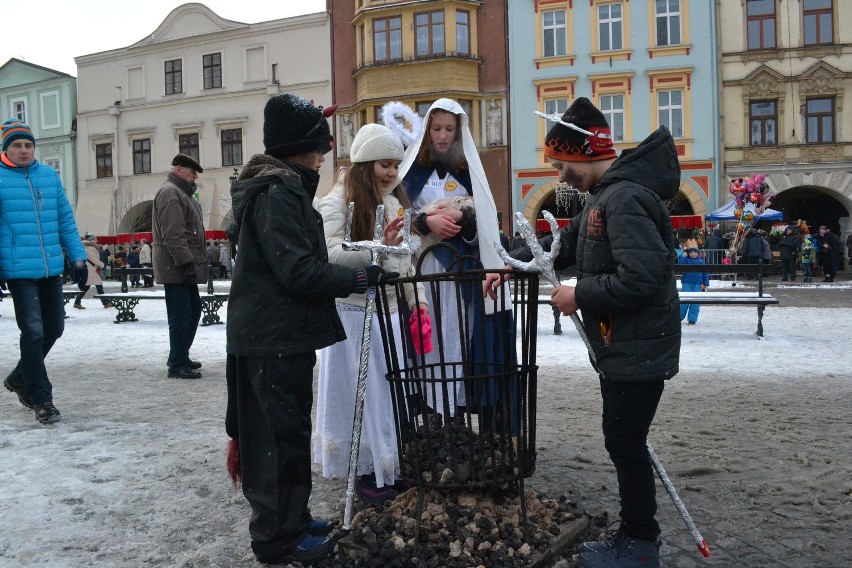 Orszak Trzech Króli w Cieszynie z prezydentem Andrzejem Dudą i Agatą Dudą ZDJĘCIA i WIDEO