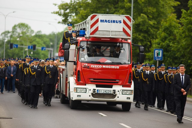 Przemysław Piotrowski i Marek Giro zostali pochowani według strażackiego ceremoniału. Zginęli podczas gaszenia pożaru na Dojlidach