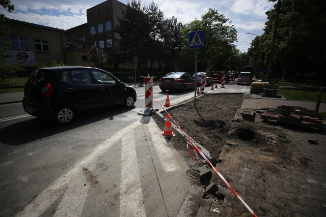 Przebudowa przejść dla pieszych na ulicy Panewnickiej w Katowicach.Zobacz kolejne zdjęcia. Przesuwaj zdjęcia w prawo - naciśnij strzałkę lub przycisk NASTĘPNE
