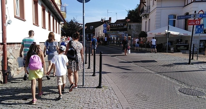 Nad morzem wciąż możemy cieszyć się wspaniałą, plażową...