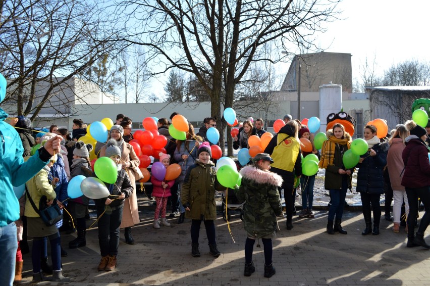 Balony z marzeniami odleciały w niebo. Fundacja "Pomóż Im" świętuje Dzień Dziecka z Chorobą Nowotworową [galeria]