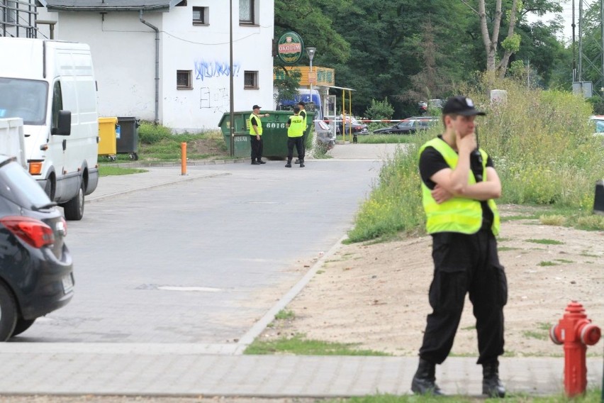 Bomba na Legnickiej. Ulica zamknięta, ewakuacja mieszkańców