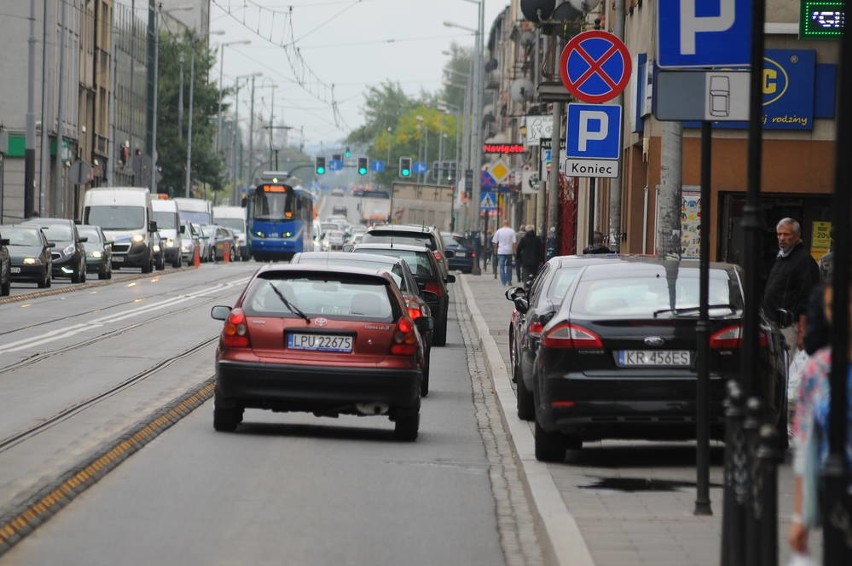 Zdaniem przedsiębiorców ograniczenie parkowania przy ul....