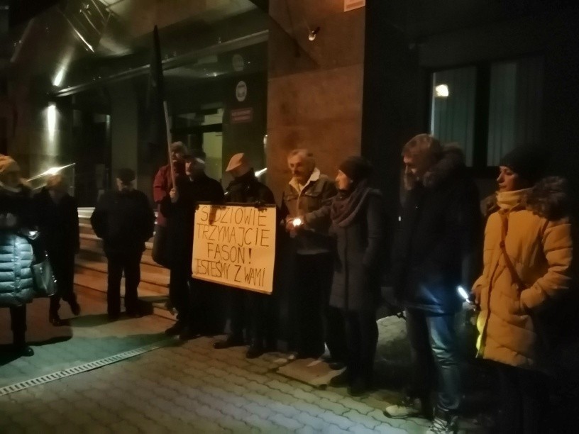 Protest przed Sądem Rejonowym w Sandomierzu [ZDJĘCIA]