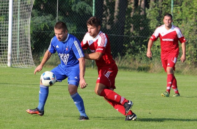 Jesienią Broń Radom w Promnej wygrałą 5:0. Wóczas bardzo dobrze zagrał Piotr Nowosielski (z lewej). Rewanż już w sobotę