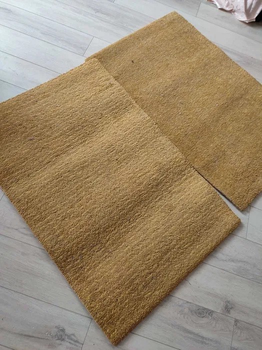"Oddam świetne 2 małe dywany za darmo, są trochę brudne. W...