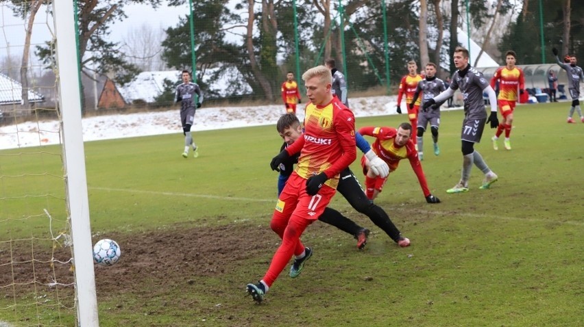 Drugoligowa Wisła Puławy przegrała w sparingu w Kielcach z występującą szczebel wyżej Koroną 1:2