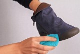 Jak wyczyścić buty z zamszu i nubuku? Te babcine triki warto znać. Sprawdź, jak dbać o botki, półbuty i kozaki ze sztucznego zamszu 