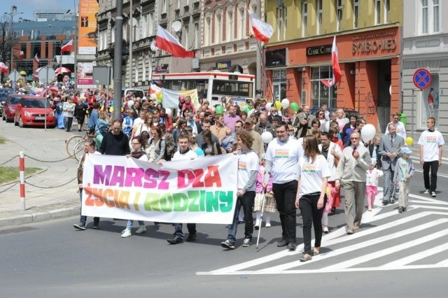 W marszu ulicami Opola przeszło około 800 osób.