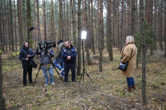 Ekipa Magazynu Kryminalnego 997 nagrywała materiał na obrowskim cmentarzu i w miejscu znalezienia zwłok