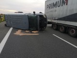 Wypadek busa z obcokrajowcami na autostradzie A2: Cztery osoby zostały ranne. Kierowca, który uciekł z miejsca zdarzenia został schwytany