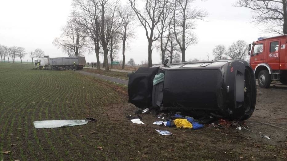 Wypadek między Kościeleczkami a Tralewem [06.12] Samochód