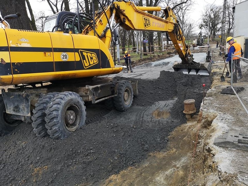 Trwa remont ulicy Osobowickiej (ZOBACZ ZDJĘCIA)