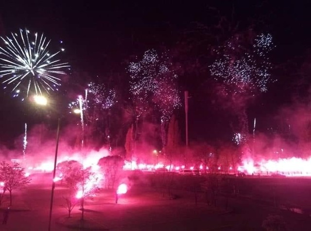 KIbice Ruchu Chorzów uczcili 100-lecie klubu pokazem pirotechnicznym