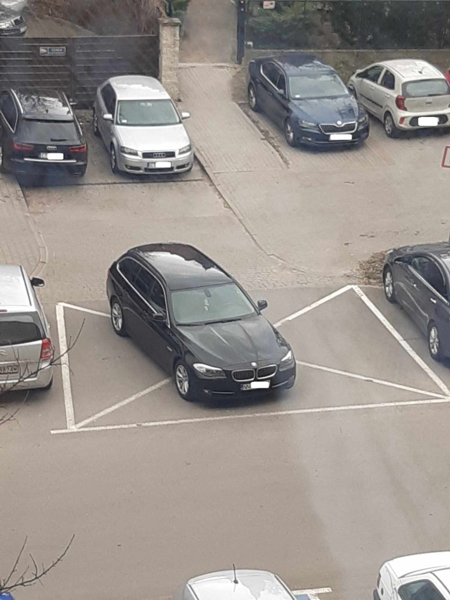 Tak "parkują" w Toruniu! Kolejni "Janusze parkowania" w akcji!