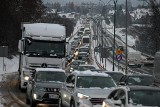 Zakopianka zakorkowana. To efekt trudnych warunków i powrotów z weekendu w górach 