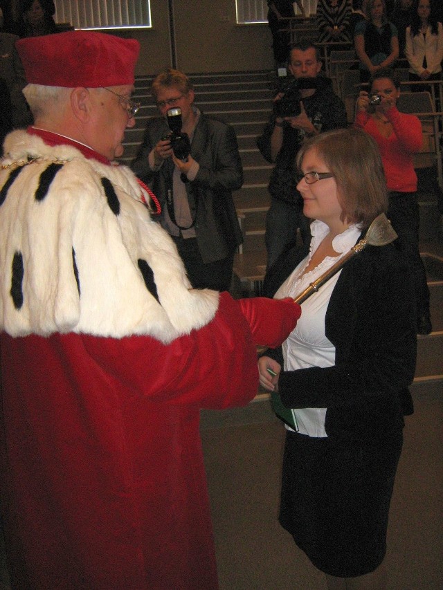 Uroczysta immatrykulacja studentów pierwszego roku przez rektora uczelni Prof. Kazimierza Jaremczuka.