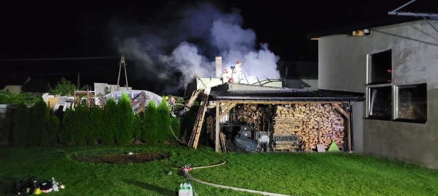 Pożar budynku w Sułkowicach w gminie Chynów. Co było przyczyną zdarzenia?