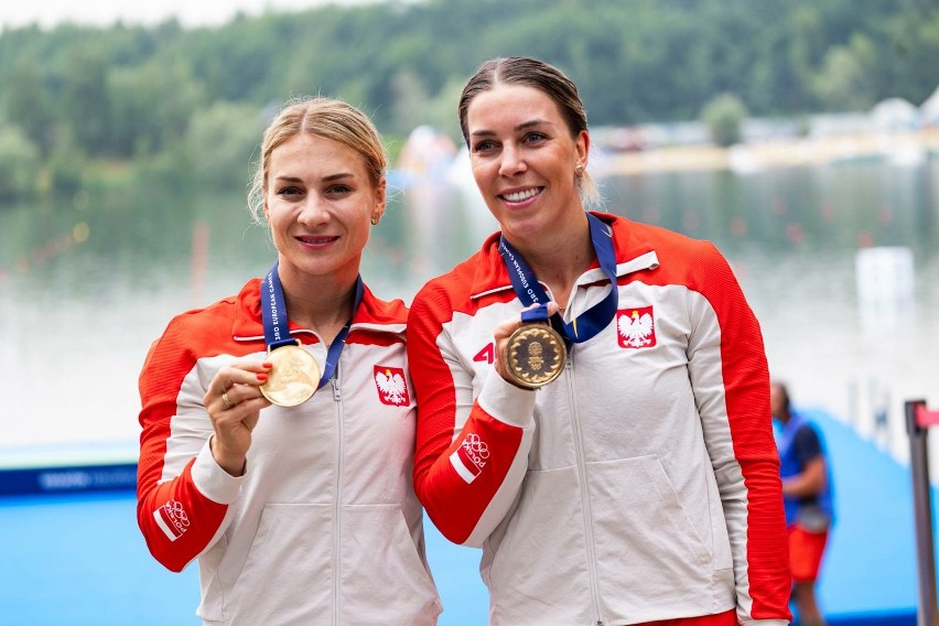 Dwoma medalami może pochwalić się Anna Puławska (z prawej)....