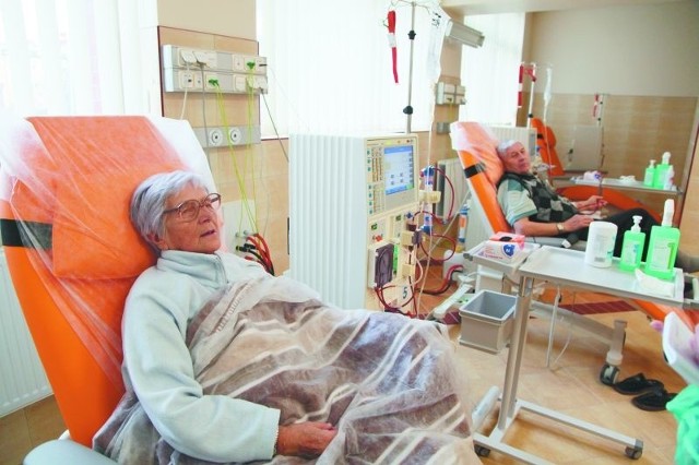 Benedykta Bukłaha i Serafin Trykoszko są pacjentami Międzynarodowej Stacji Dializ przy ul. Fabrycznej w Białymstoku. Na zabiegi przyjeżdżają kilka razy w tygodniu.
