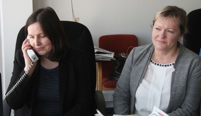 Na pytania Czytelników, jak wypełnić PIT za 2015 rok odpowiadały Urszula Wrona (z lewej), kierownik samodzielnego referatu podatków dochodowych i majątkowych i Maria Bojczuk, rzecznik Izby Skarbowej.