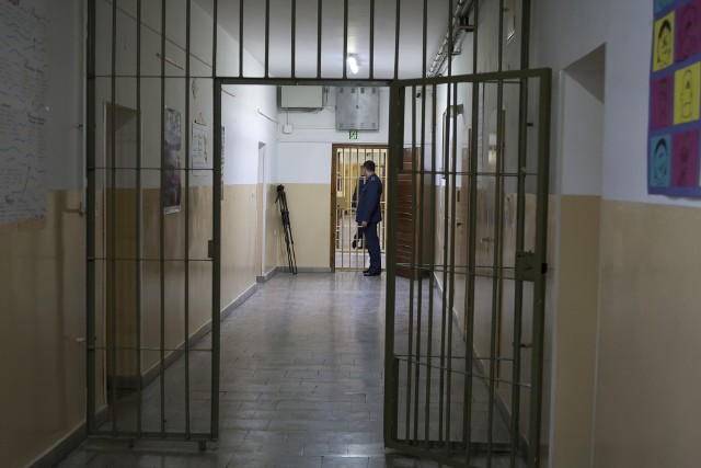 Władze Aresztu Śledczego w Lesznie odrzucają zarzuty kobiety o tym, że została zgwałcona w celi