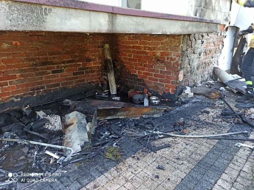 Pożar w powiecie radzyńskim. Pod balkonem zapalił się składowany sprzęt