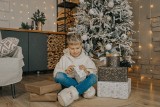 Jaki prezent na święta dla chłopca? Propozycje świątecznych upominków dla dzieci – zabawki, gry i książki. Zobacz, co sprawi radość chłopcom