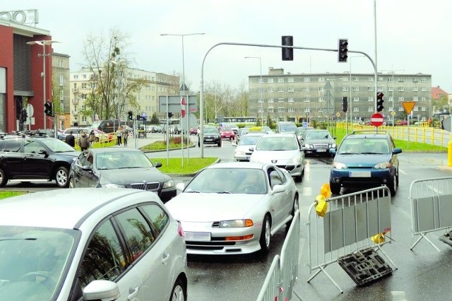 Niewygodne zwężenie i utrudnienia na Sieńki potrwają jeszcze przynajmniej trzy tygodnie