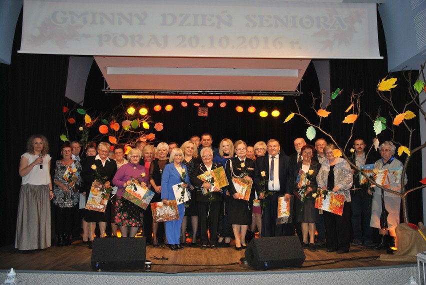 Dzień Seniora w Poraju. Seniorzy otrzymali podziękowania i życzenia od władz gminy