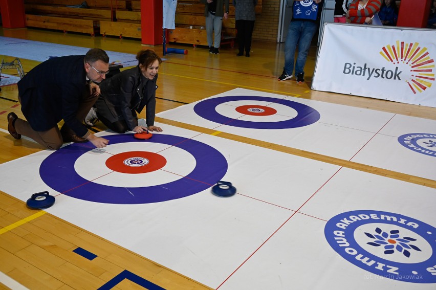 Festiwal Zimowej Akademii Sportu. Białostocka młodzież poznała bliżej curling, biathlon i snowboard (zdjęcia)                      