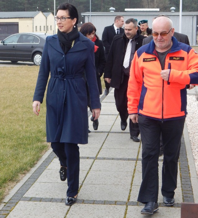 Katarzyna Osos odwiedziła w piątek 6 marca Śmigłowcową Bazę Służb Ratownictwa w Przylepie